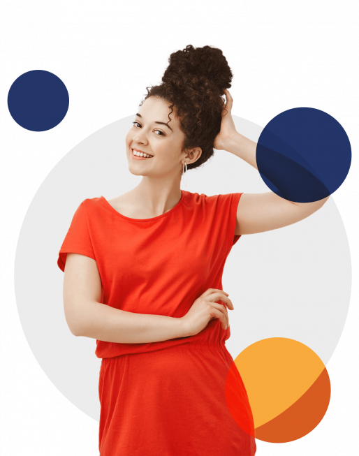 feminine-good-looking-adult-woman-with-curly-hair-combed-bun-min (1) mulher vestido laranja e uma mão na cabeça e outra na cintura